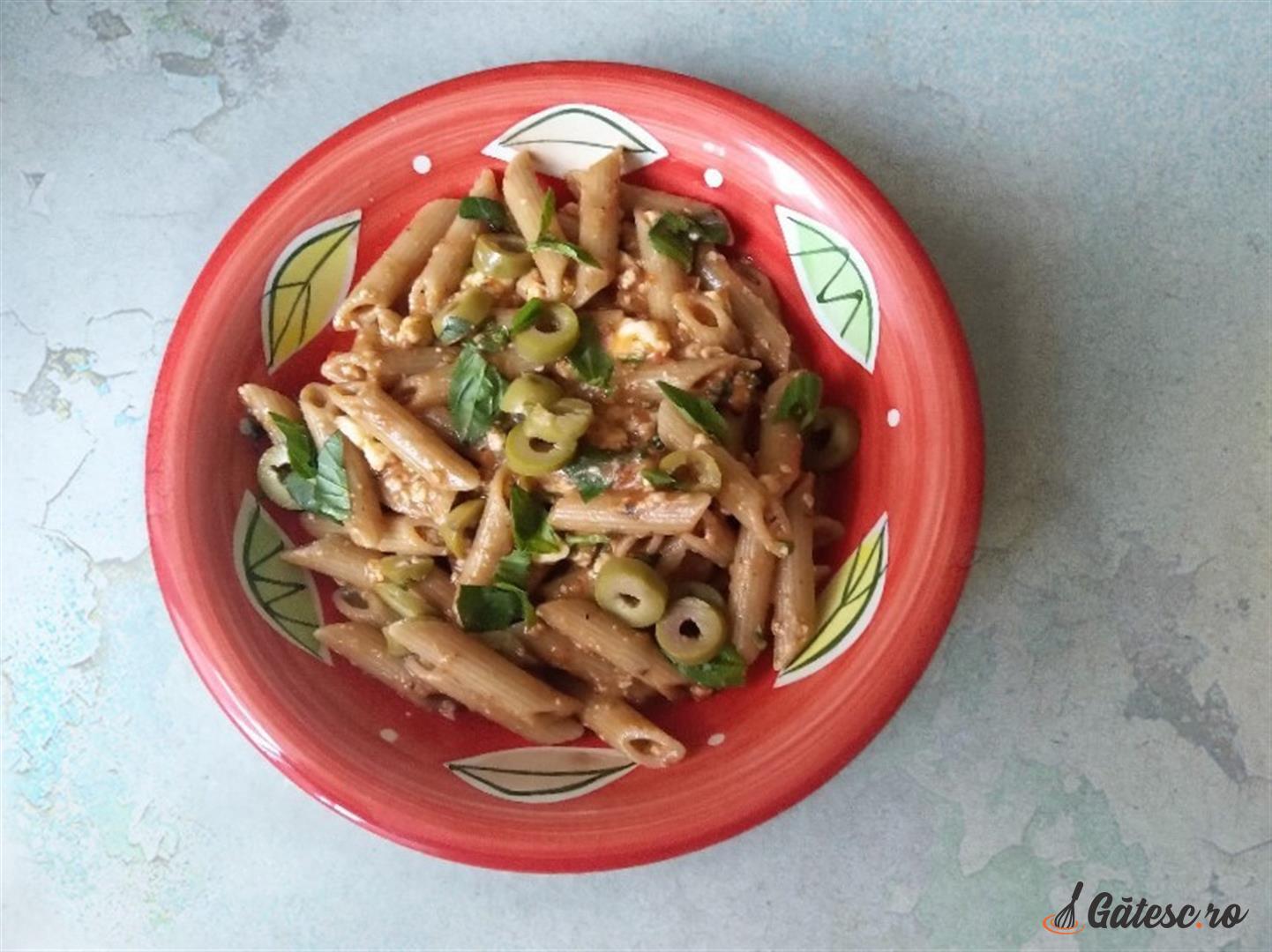 Penne Cu Branza Feta Pasta De Ardei Si Masline Verzi Gatesc Ro