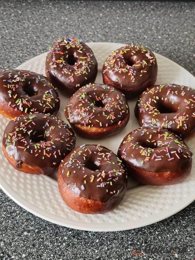 Gogosi la cuptor cu faina de castane, sos de mere si glazura de